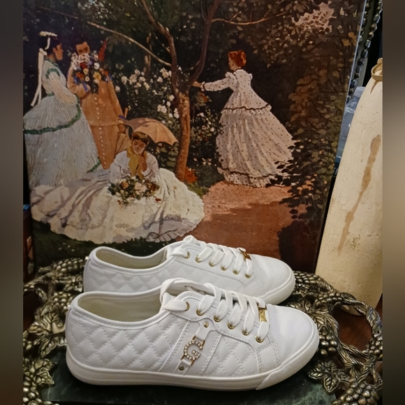 👟👟GBG Guess Women’s White Leather 🧦Quilted Pattern Shoes Size 8M.🧢🛍🎁 - Picture 12 of 14